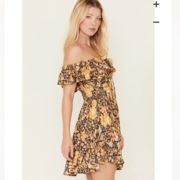 SPELL Hibiscus Lane off the shoulder Sundress - Picture 2 of 7